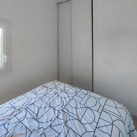 Holiday home 2 Bedroom Awesome In Vic-la-Gardiole