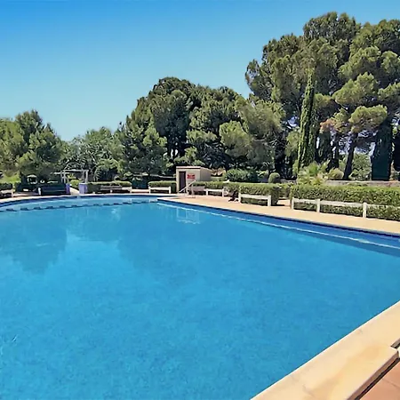 Сasa de vacaciones 2 Bedroom Awesome In Vic-la-Gardiole