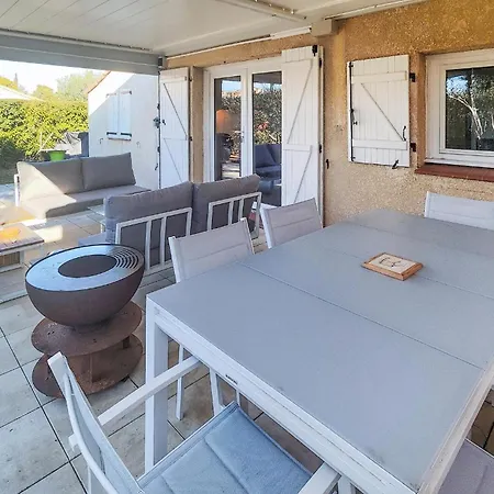 2 Bedroom Awesome In Holiday home