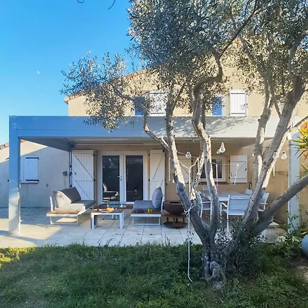 2 Bedroom Awesome In Holiday home